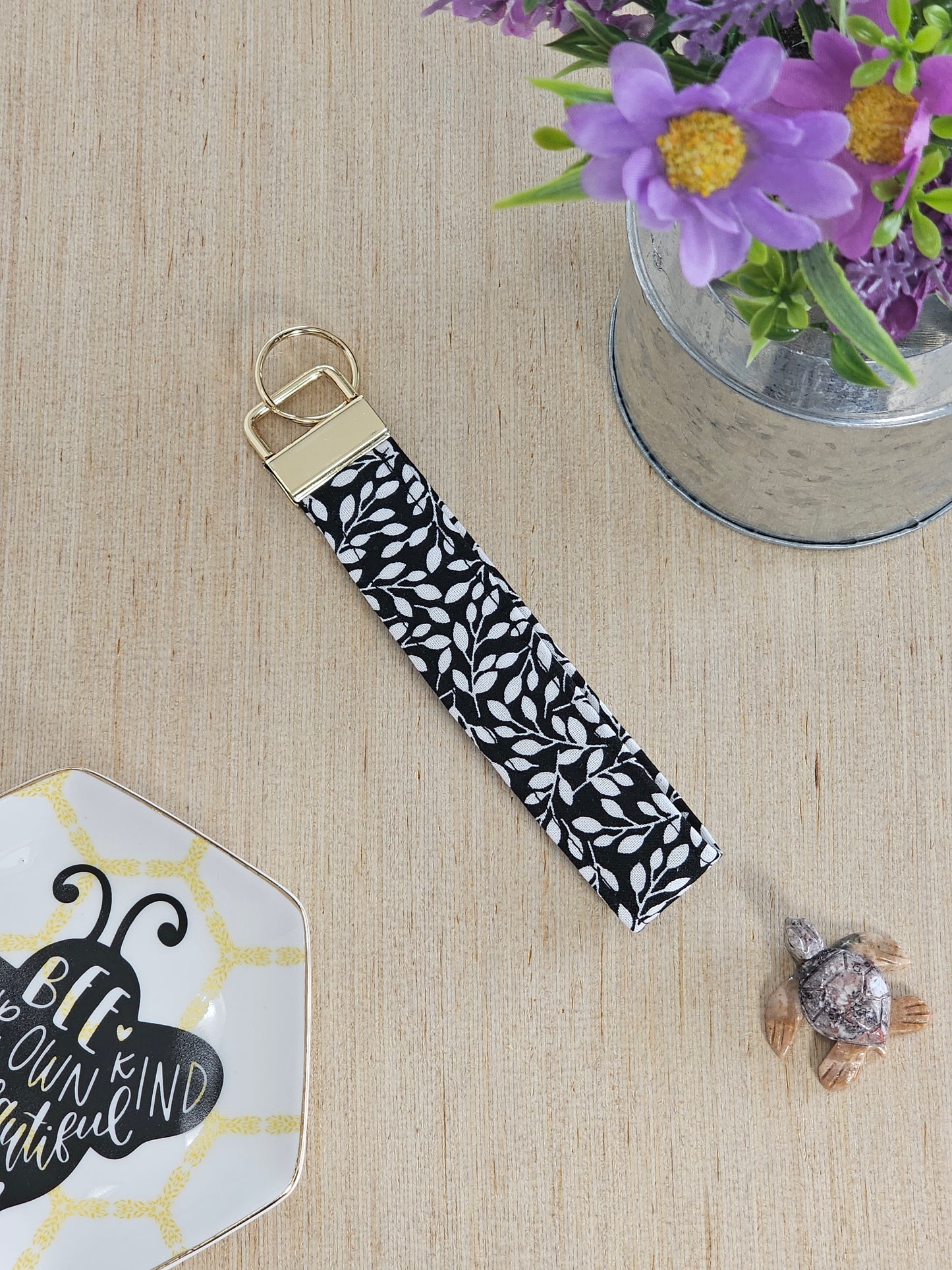 Black and White Greenery Bee Wristlets